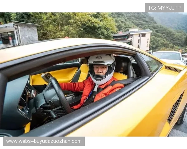 选手赛前适应性训练，熟悉赛道弯道与坡度